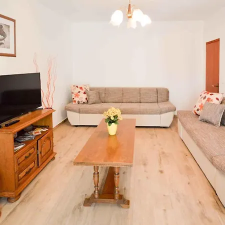 In Pula/istrien 17457 Apartment *